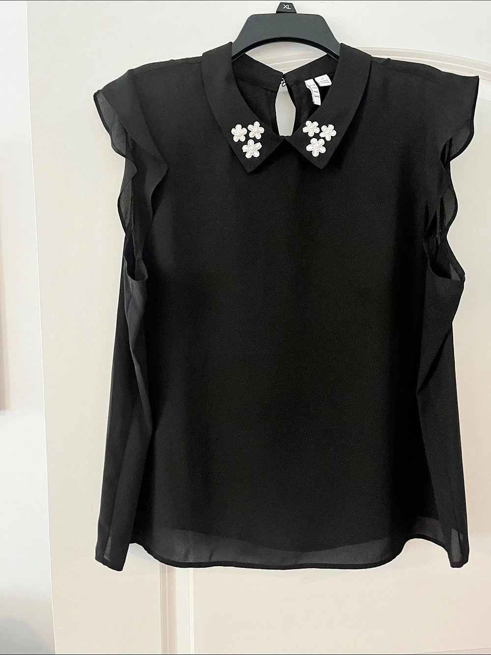ELLE Black Ruffled Sleeve Blouse Size XL Like New